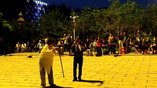 长春文化广场朝族歌手独唱-_20230819