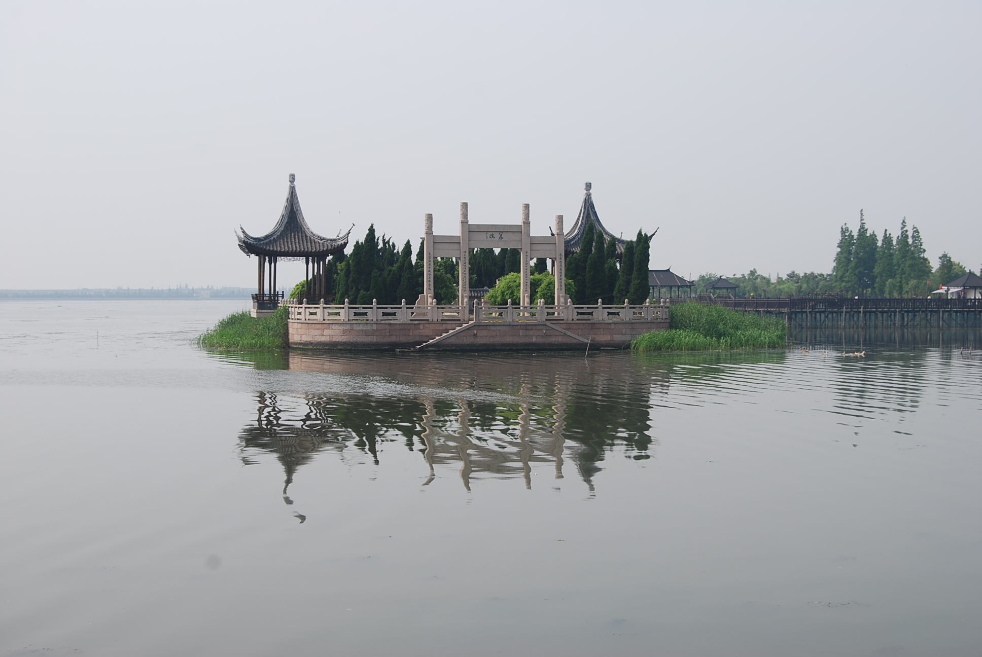 宋皇一去不复返,是谁朝朝探香冢.